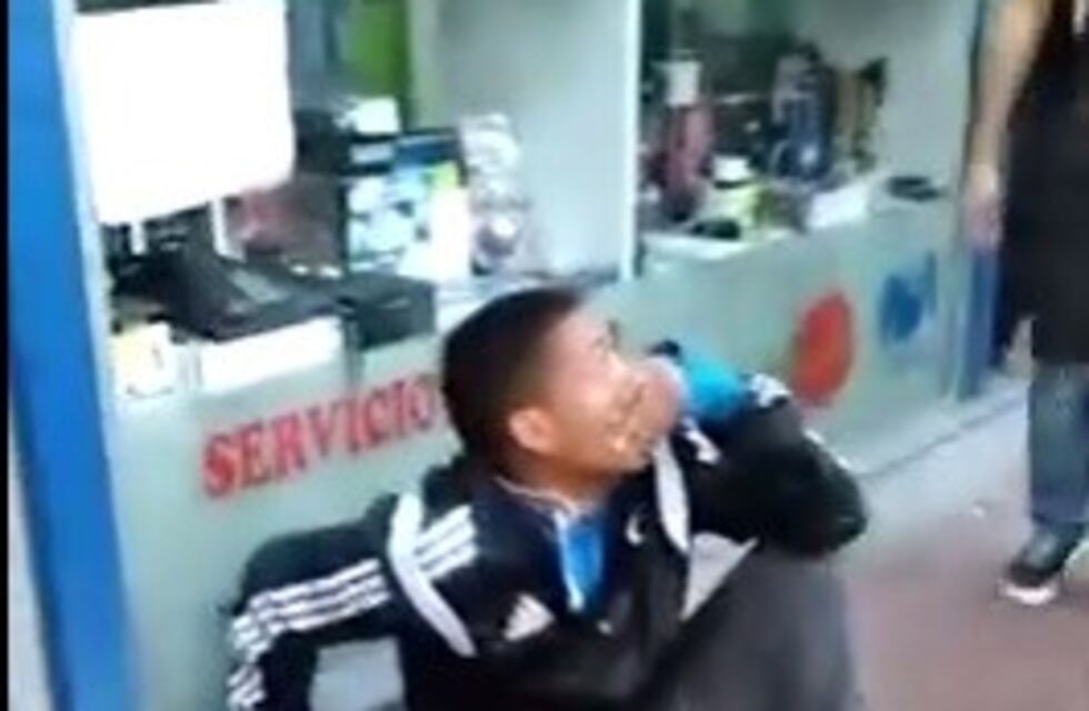 "Andá a laburar" el grito de la gente atacando a un ladrón