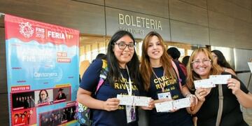 Largas colas para comprar tickets de la FNS\u002E