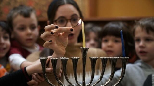 Jánuca es una de las celebraciones más importantes entre los judíos. (Foto: AFP).