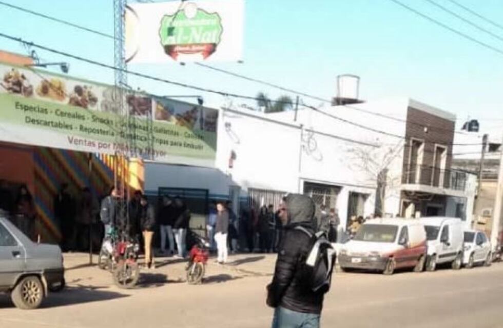 Cientos de personas se presentaron para cubrir tres puestos laborales