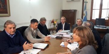 Equipo de transición de Perotti reitera pedido de ordenar finanzas provinciales para pagar sueldos