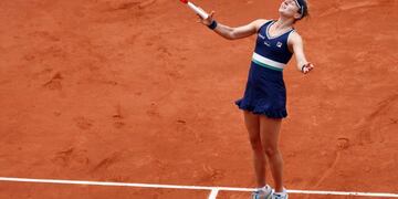 Paris (France), 06/10/2020\u002E- Nadia Podoroska of Argentina reacts after winning against Elina Svitolina of Ukraine in their womenís quarter final match during the French Open tennis tournament at Roland ?Garros in Paris, France, 06 October 2020\u002E (Tenis, Abierto, Francia, Ucrania) EFE/EPA/IAN LANGSDON