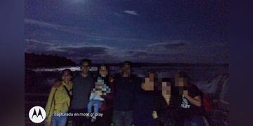 Pese a que está suspendido, una familia realizó “el paseo de luna llena” en Cataratas y desató el enojo en la comunidad
