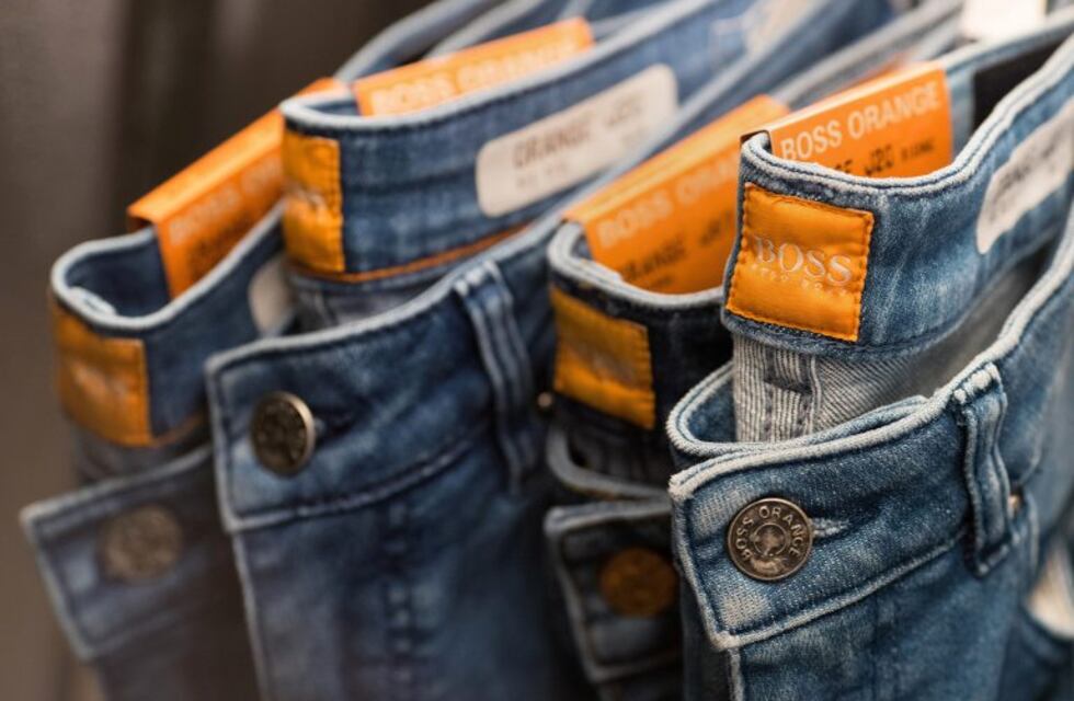 ¿Estamos todos locos? Una marca vende un jean manchado con barro y cuesta USD 425