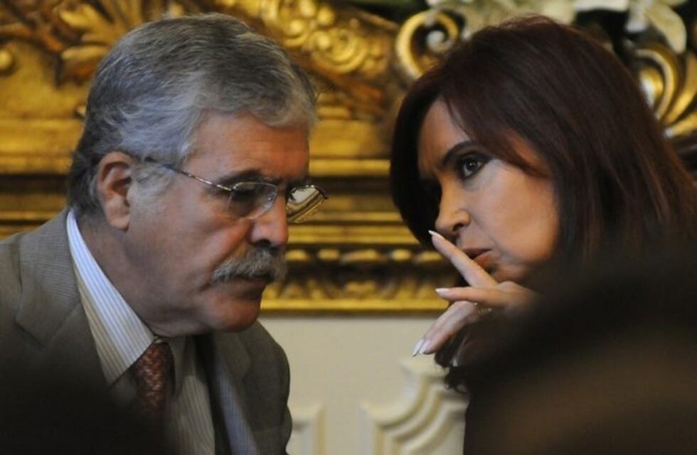 Nueva denuncia por corrupción: Se encontró un contrato firmado por Julio De Vido