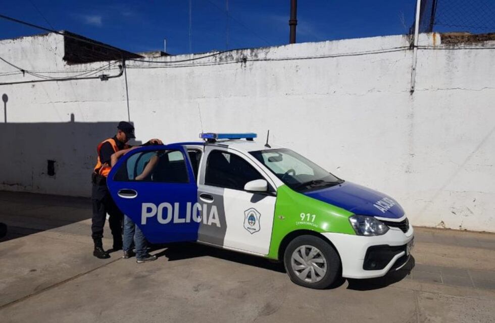 Punta Alta: intentó fugarse de un operativo y golpeó a un policía