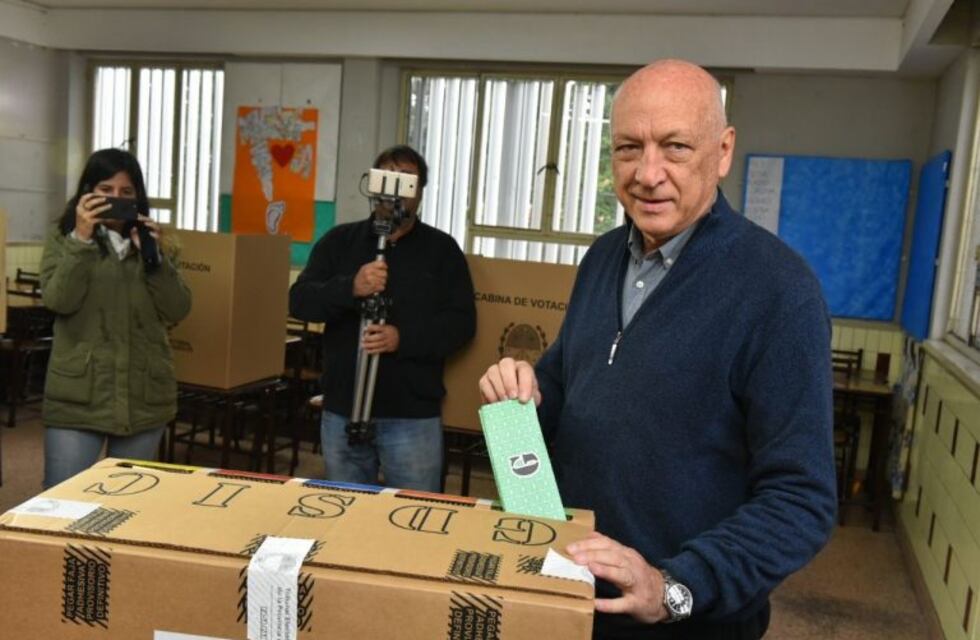 Votó Bonfatti y deseó una "jornada de paz y transparencia"