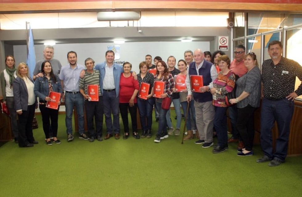 El Municipio hizo entrega de escrituras de vivienda de planes municipales