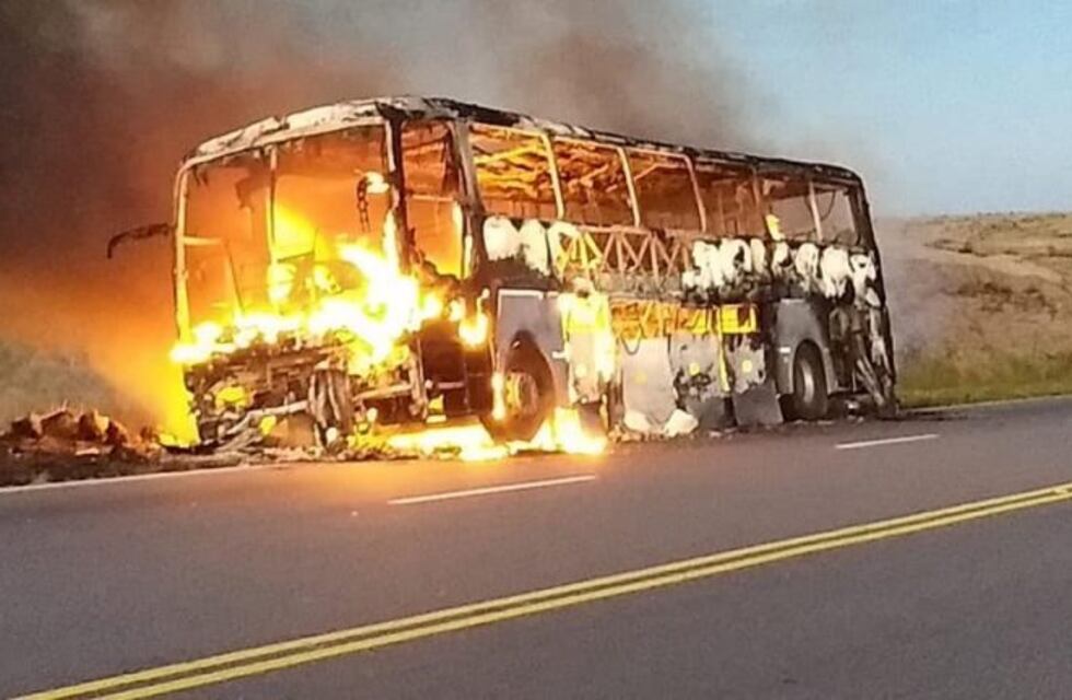 Altas Cumbres: se incendió un micro de la empresa Ersa