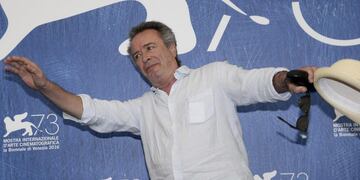 Actor Oscar Martinez poses during a photocall for 'El Ciudadano Ilustre' (The distinguished citizen)  at the 73rd annual Venice International Film Festival, in Venice, Italy, Sunday, Sept. 4, 2016. (Claudio Onorati/ANSA via AP) venecia italia Oscar Martinez festival anual internacional de cine de venecia presentacion de nuevas peliculas artistas invitados