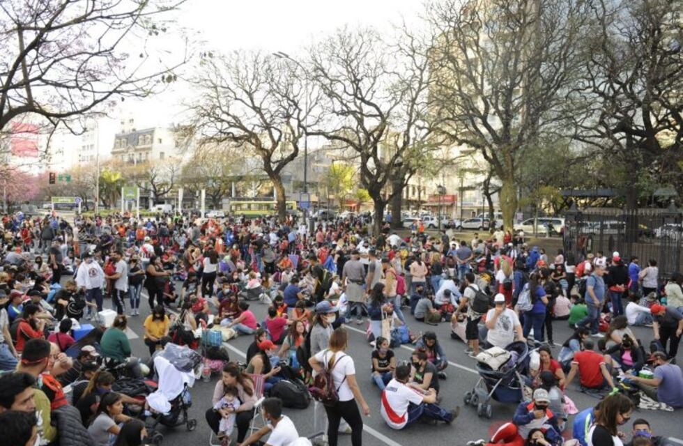 Organizaciones sociales marcharon frente al Ministerio de Desarrollo