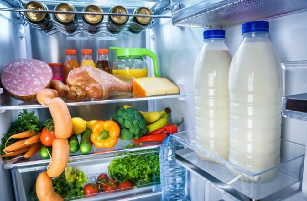 Por qué la leche no se debe guardar en la puerta de la heladera