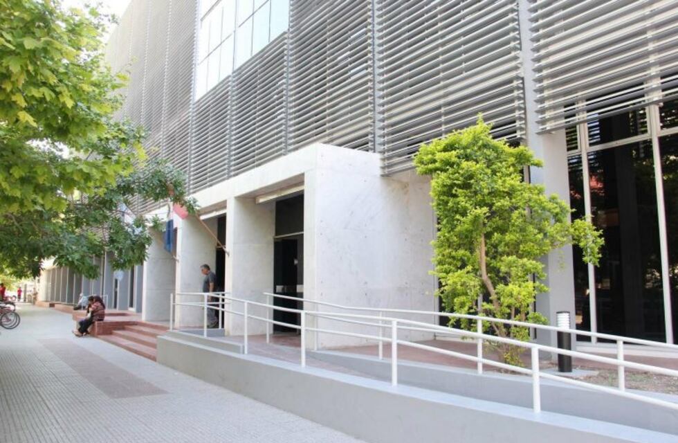 Lo condenaron a 18 años de prisión por abusar de su hijastra