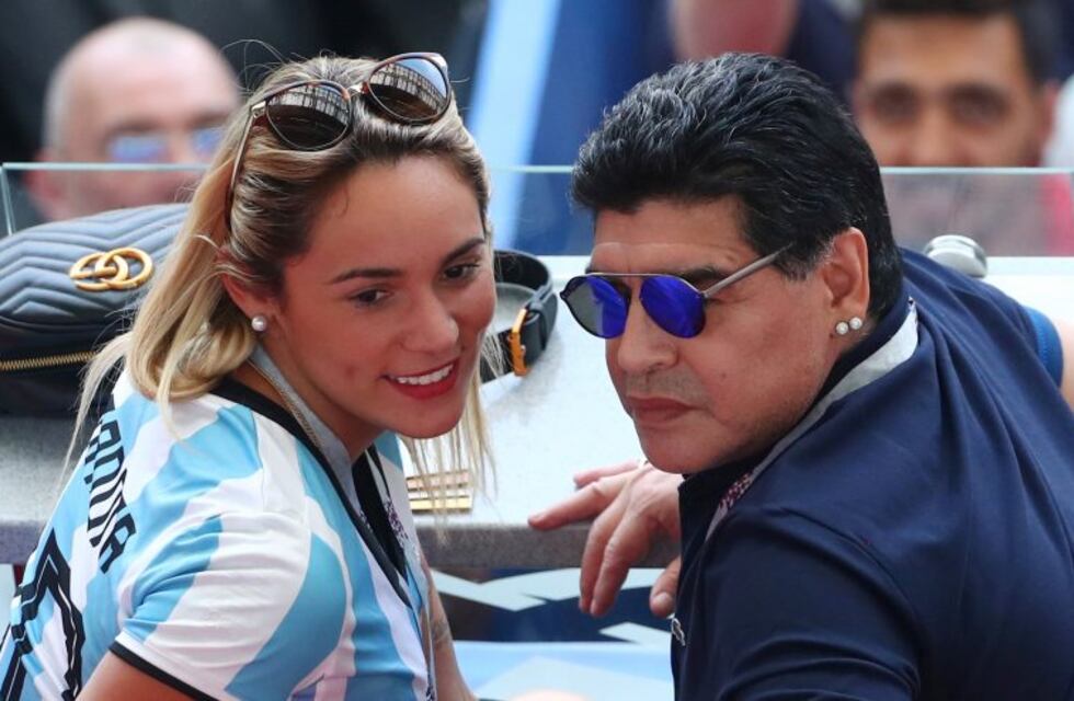 Se conocieron las lujosas alianzas de compromiso de Diego Maradona y Rocío Oliva