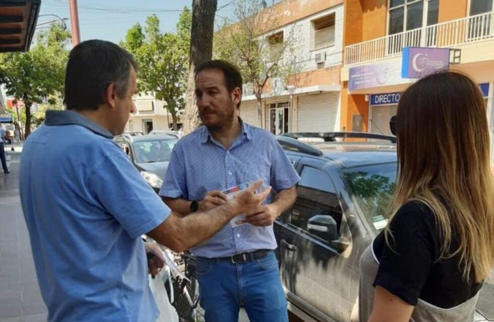 Lafarina y Vercelli caminaron las calles céntricas de la ciudad