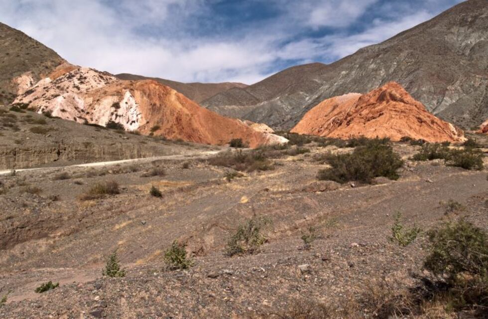 Cerro Siete Colores y Los Colorados ahora son "Monumento Histórico Natural"