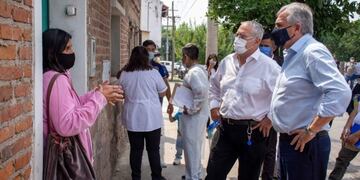 El ministro Bouhid y el gobernador Morales, en recorrida por los barrios de Jujuy