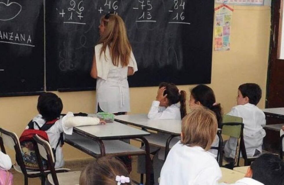 Inequidad salarial: proponen que los docentes del primario ganen lo mismo que los del secundario