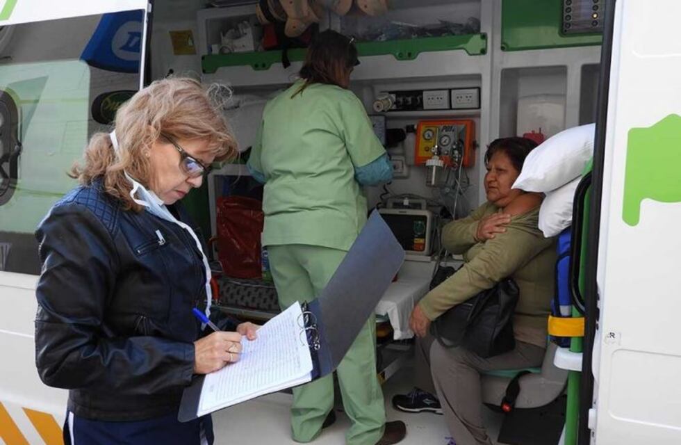 Adultos mayores recibieron la vacuna antigripal mientras esperaban cobrar