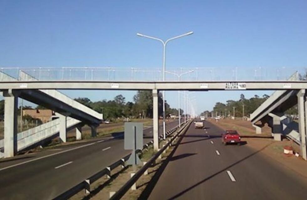Autovía Ruta 11: montan puente peatonal en el Barrio Nueva Pompeya