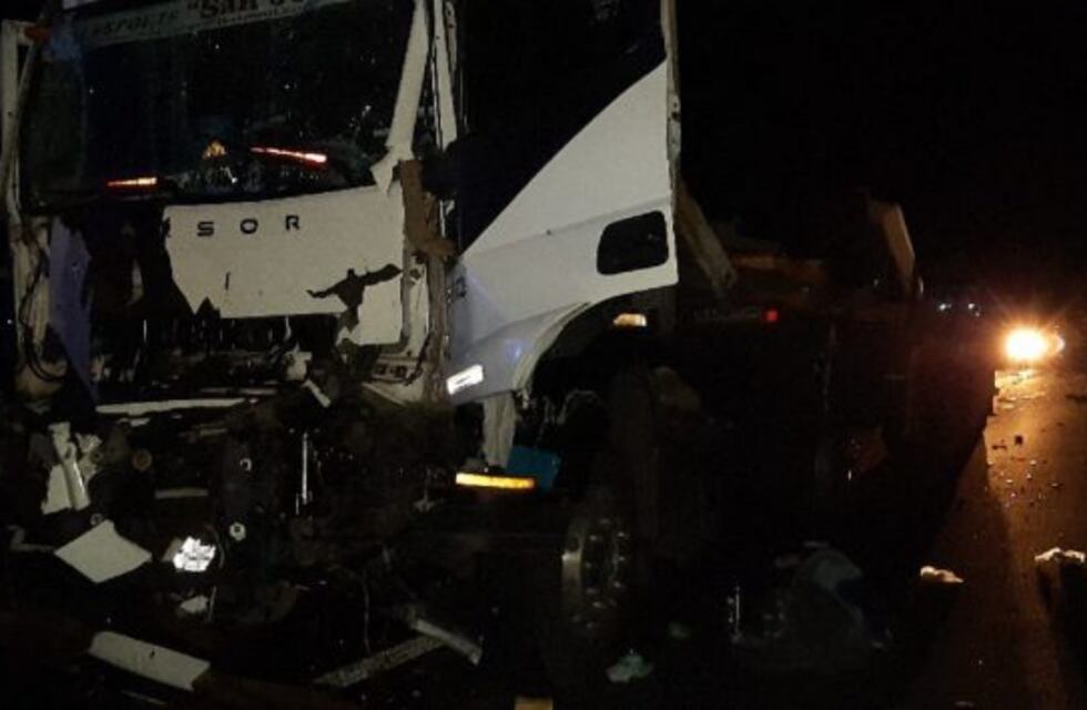 Dos camioneros resultaron heridos tras un choque en cadena en General Lagos