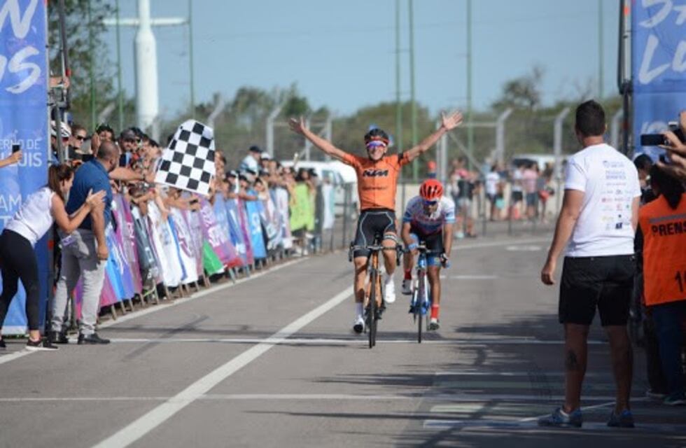 Sergio Fredes ganó la tercera etapa de la Vuelta del Porvenir en San Luis