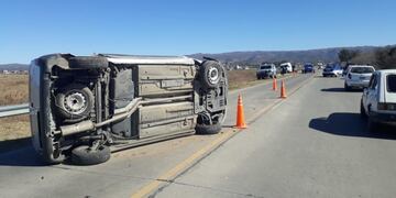 Vuelco y accidente sobre Ruta 5