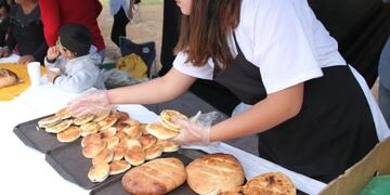 Los negocios que venden semitas tienen ganancias muy bajas, según la Cámara del Interior como para recibir débito\u002E