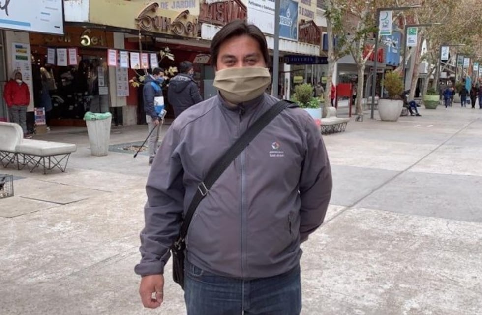 Un albañil sanjuanino encontró una billetera con $20.000 y la devolvió
