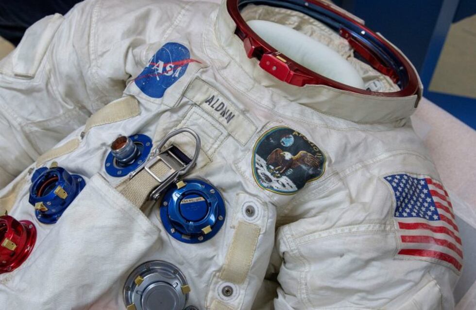 La NASA suspendió la primera caminata espacial de mujeres por falta de traje "medium"