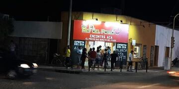 Leonardo Miretti y Monica Cerino Polleria social el rey del Pollo Arroyito