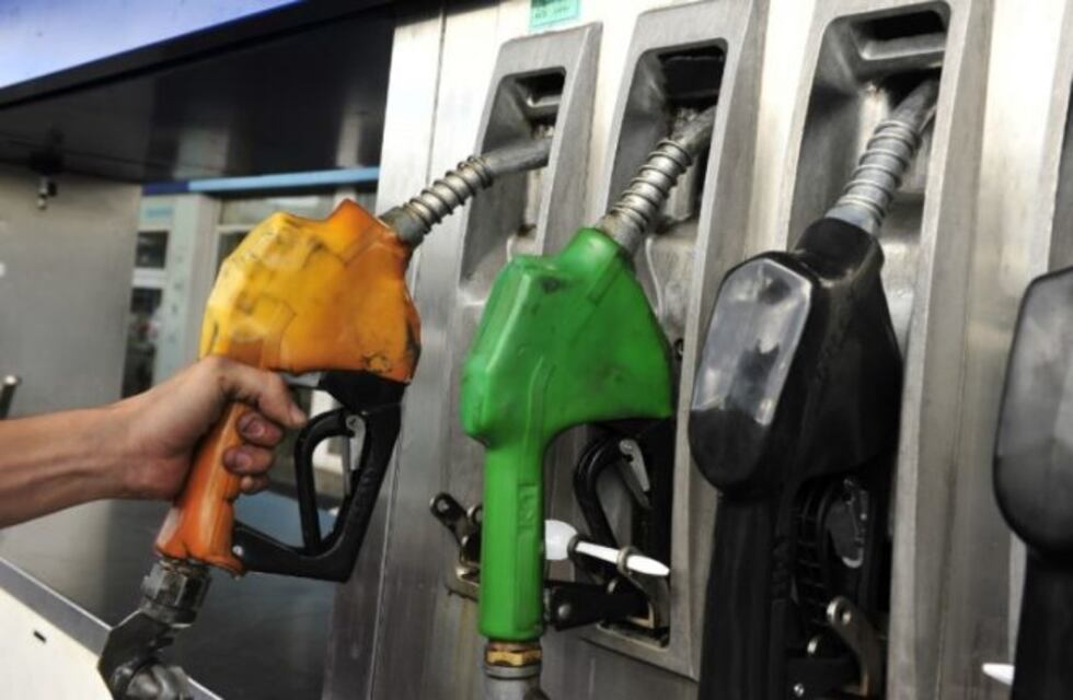 Combustibles: un reclamo gremial en las refinerías pone en peligro el abastecimiento de las estaciones