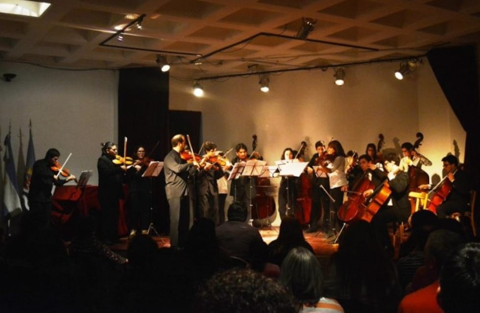 Calafate: orquestas realizan conciertos en lugares públicos