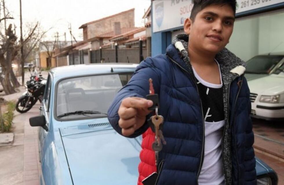 Hicieron una "vaquita" y le regalaron un auto al chico con cáncer que necesita viajar al hospital