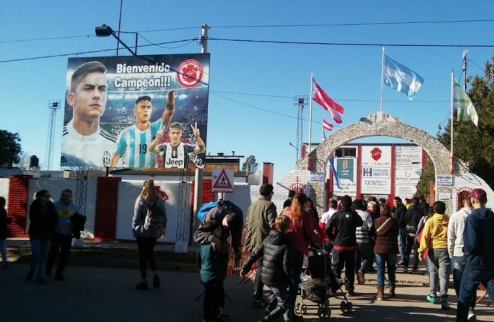 Con Higuaín y figuras, en Laguna Larga, "Dybala y amigos"