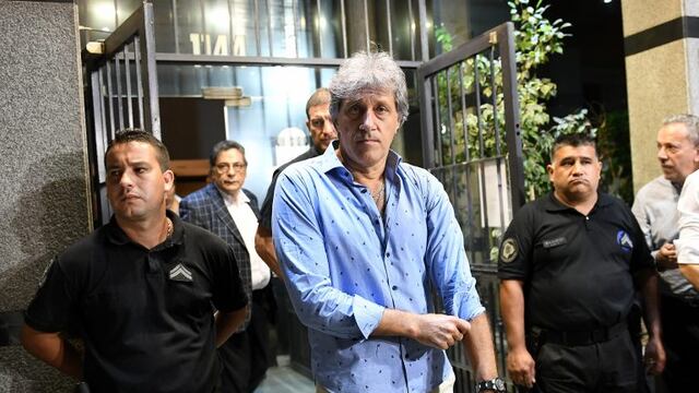 El secretario general de Futbolistas Argentinos Agremiados, Sergio Marchi, se retira el 02/03/2017 de una reuniu00f3n con jugadores del fu00fatbol argentino en Buenos Aires, Argentina. Marchi, el jefe del sindicato de futbolistas argentinos, en huelga desde hace