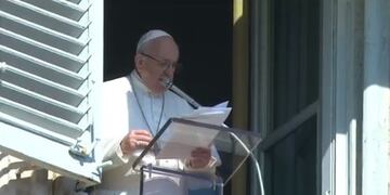 17/02/2019 El Papa Francisco durante el Ángelus de este domingo 17 de febrero\u002E  El Papa ha definido la cumbre anti-pederastia, que reunirá desde el próximo jueves y hasta el domingo en el Vaticano a los responsables de las Conferencias Episcopales de todo el mundo para atajar el problema de los abusos sexuales en el seno de la Iglesia católica, como \