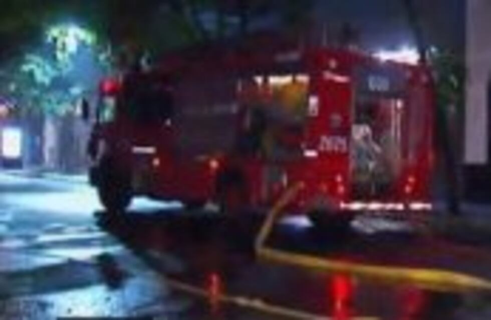 Incendio y rescate en un inmueble en Honduras y Fitz Roy