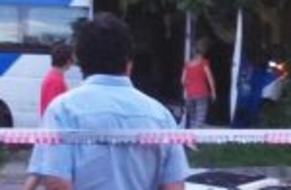 Camioneta embistió a dos personas: a un chico le amputaron una pierna