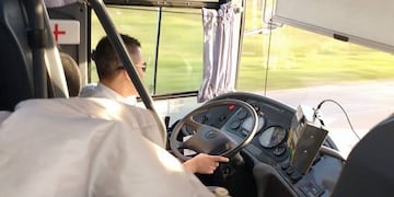 El chofer de la empresa Los Ranqueles fue grabado mientras hablaba por telu00e9fono.