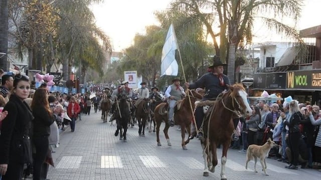 El tradicional desfile gaucho en pleno centro de Villa Carlos Paz.