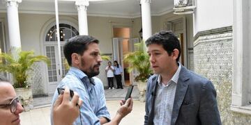 Fabián Nieves, concejal a cargo del proyecto para prohibir a los cuidacoches\u002E (Foto: Época)\u002E