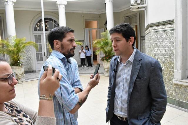 Fabián Nieves, concejal a cargo del proyecto para prohibir a los cuidacoches\u002E (Foto: Época)\u002E
