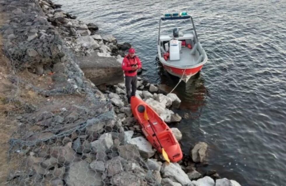 Encontraron sin vida al joven que se dio vuelta en un kayak en el lago San Roque