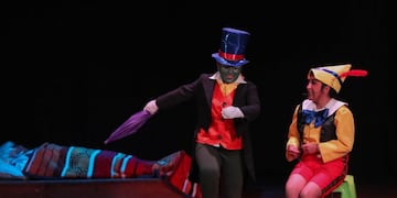 ACOMPAÑA CRÓNICA: BOLIVIA TRATA PERSONAS - AME1805\u002E LA PAZ (BOLIVIA), 26/09/2019\u002E- Adolescentes bolivianas presenta la obra “Pinocho: la historia de un muñeco” el 24 de septiembre de 2019 en el teatro municipal Modesta Sanjinés en La Paz (Bolivia)\u002E Un grupo de adolescentes bolivianas, que han sido rescatadas de los nexos de la trata y tráfico de personas, ha adaptado el clásico cuento infantil de Pinocho para mostrar en una obra de teatro a este personaje como víctima de este lacerante crimen\u002E EFE/Martin Alipaz