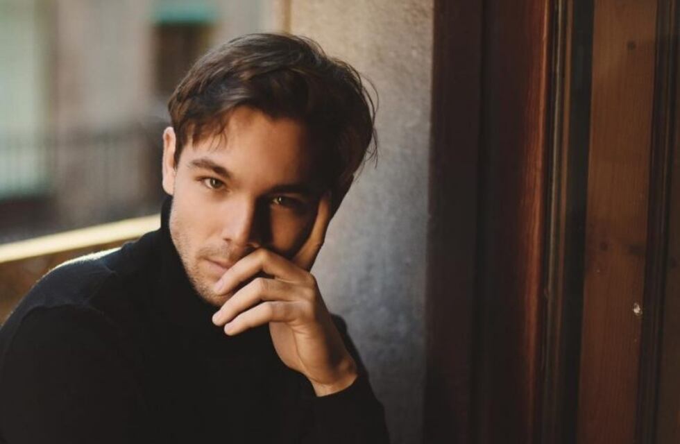 El desnudo de Carlos Cuevas, 'Pol Rubio' de Merlí