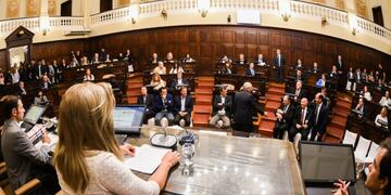 Nuevo aumento para legisladores de Mendoza: cobran casi 200 mil pesos
