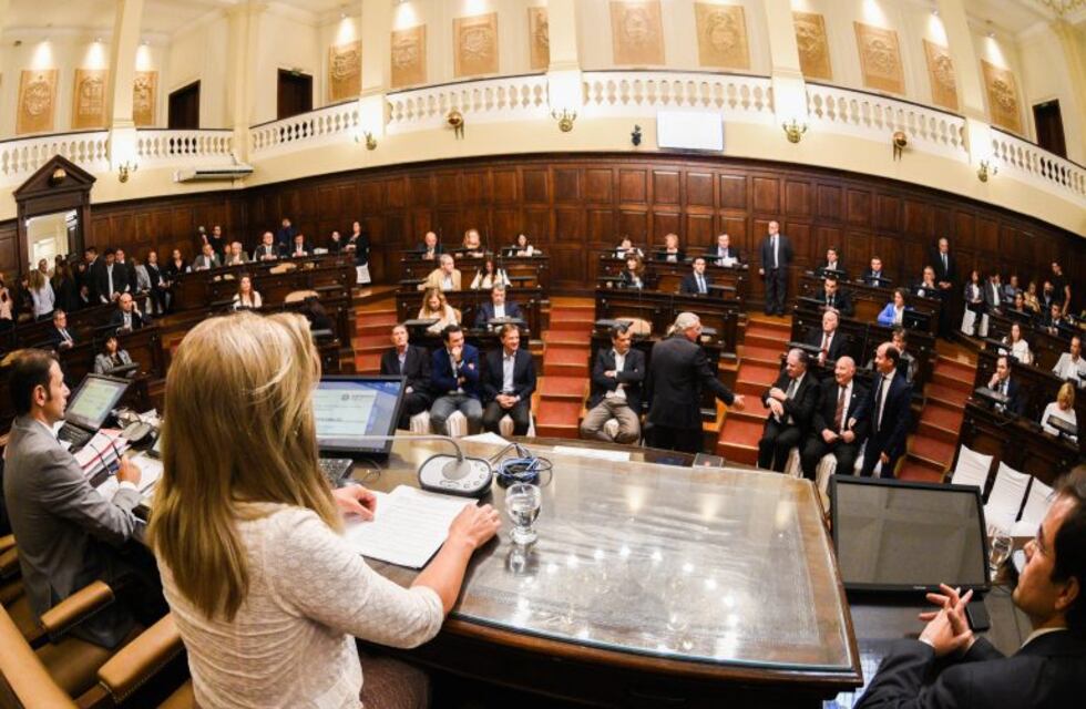 Nuevo aumento para legisladores de Mendoza: cobran casi 200 mil pesos