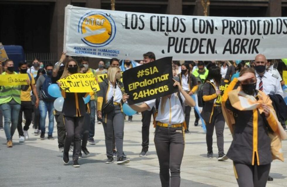 Trabajadores de Flybondi y JetSmart se manifestaron para pedir por el reinicio de actividades