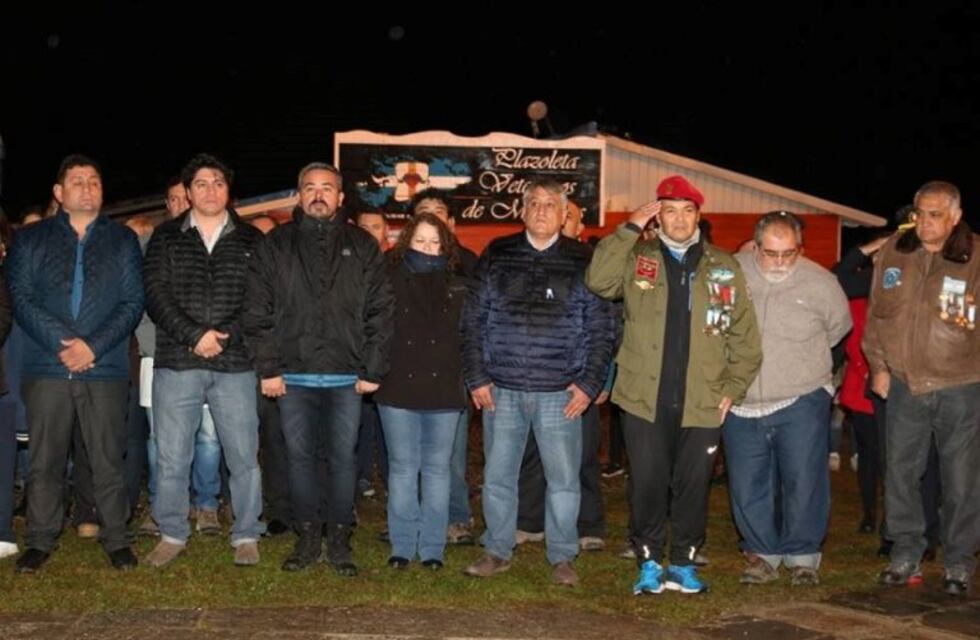 Se realizó en Tolhuin la vigilia por el 37° aniversario de la Gesta de Malvinas